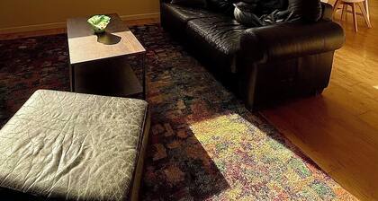 Spacious duplex unit with private SAUNA and a stunning mountain view in Joseph