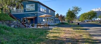 Spacious duplex unit with private SAUNA and a stunning mountain view in Joseph 