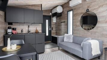 Superior Studio | Hypo-allergenic bedding, laptop workspace, free WiFi, bed sheets