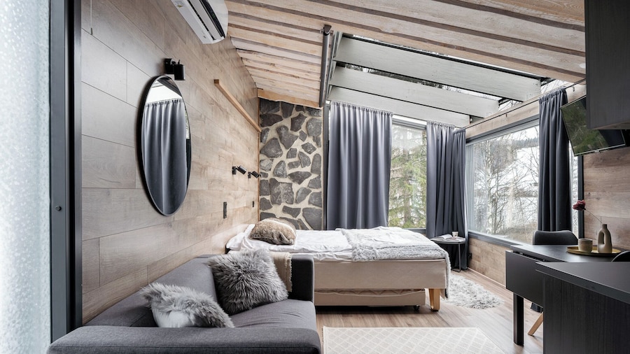 Private & Luminous Suite with lake views