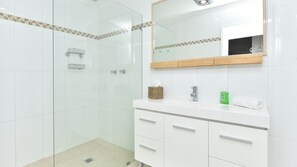 Shower, towels