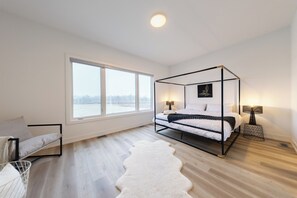 3 chambres, bureau, fer et planche à repasser, accès au Wi-Fi (inclus)