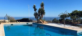 Villa de Ensueño con Piscina y Espectaculares Vistas al Mar