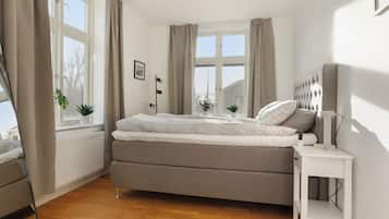 2 habitaciones, decoraciĂłn personalizada y muebles diferentes