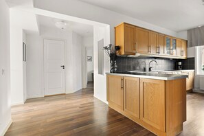 高级公寓, 5 间卧室 | 私人厨房 | 大冰箱、微波炉、烤箱、炉灶