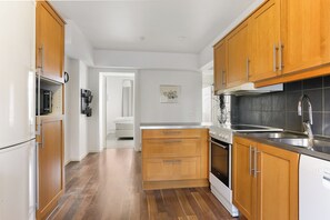 Superior Apartment, 5 Bedrooms | Private kitchen - HernöRum - Franzéngatan (Harnosand)