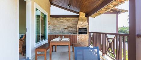 Deluxe-Haus, 5 Schlafzimmer, eigener Pool | Speisen im Freien