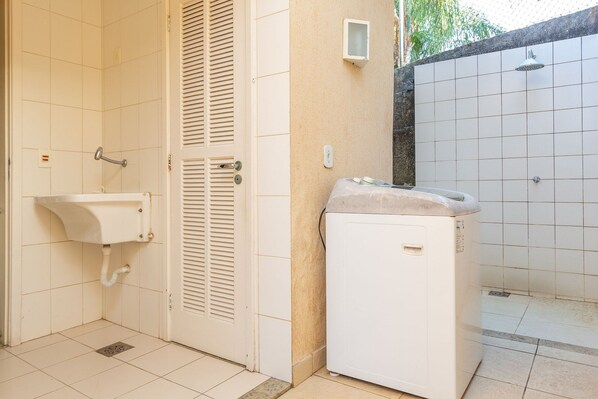 Deluxe House, 5 Bedrooms, Private Pool | Bathroom | Shower, towels - Bz73 Geribá! Casa c/ piscina privativa 5 Suítes! (Búzios)