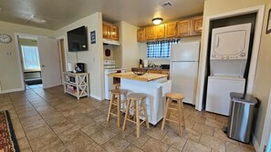 Fridge, microwave, oven, stovetop - Heart of Disney House - Easy Trail Access (Disney)