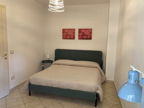 2 bedrooms, desk, iron/ironing board, WiFi