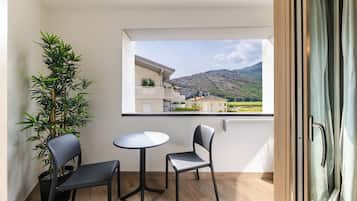Green | 1 bedroom, soundproofing, iron/ironing board, free WiFi