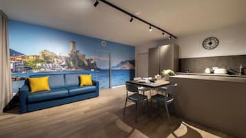 Blue | Living area | Flat-screen TV