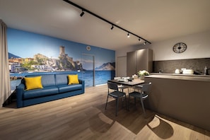 Blue | Living area | Flat-screen TV