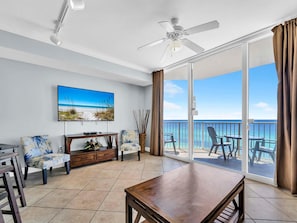 Apartment, Mehrere Betten (Tidewater 716) | Wohnbereich