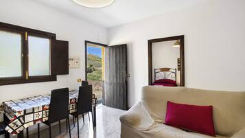 Villa, 2 Bedrooms, Balcony, Garden View | Living room