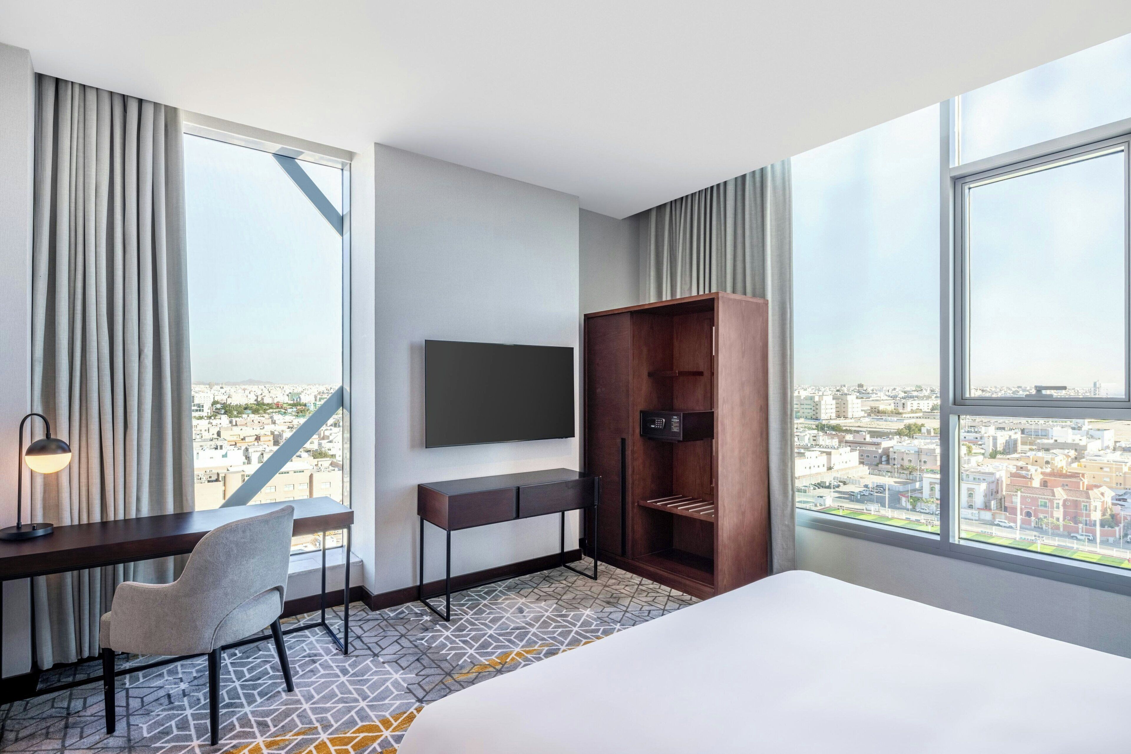 Deluxe Room, 1 King Bed, City View | In-room safe, desk, laptop workspace, blackout drapes