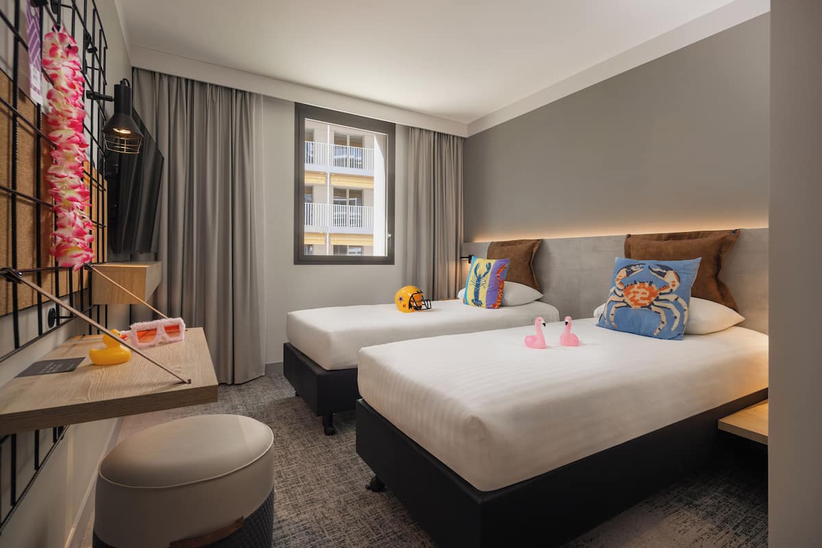 Room, 2 Twin Beds | Desk, laptop workspace, soundproofing, free WiFi