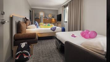 Family Room, 1 Queen Bed with Sofa bed | Desk, laptop workspace, soundproofing, free WiFi