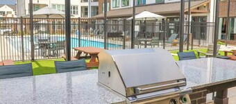 Cozy 1-bedroom apartment in Sherman with AC, WiFi, fitness room, pool