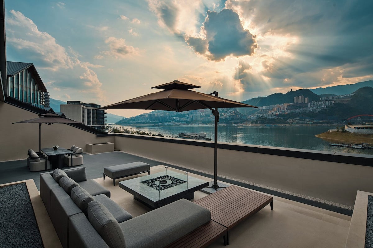 One Bedroom Suite Outdoor Living Area | Hypo-allergenic bedding, in-room safe, blackout drapes