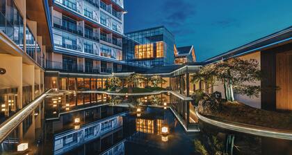 Hualuxe Chongqing Wushan by IHG