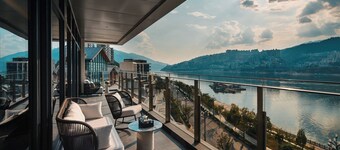 Hualuxe Chongqing Wushan by IHG