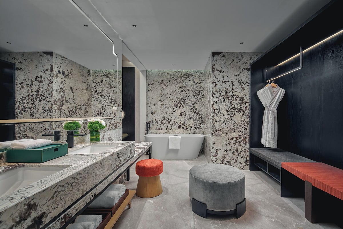 ห้องสวีท, 1 ห้องนอน (Outdoor Living Area) | ตู้นิรภัยในห้องพัก, ผ้าม่านกันแสง, เตารีด/โต๊ะรีดผ้า