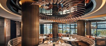 Hualuxe Chongqing Wushan by IHG