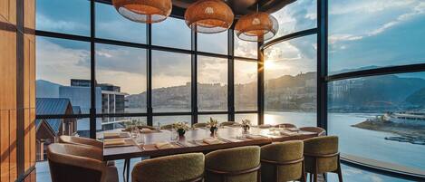 Se ofrece un desayuno bufé (68 CNY por persona)