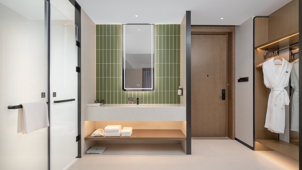 EVEN Wuhan Airport Zone by IHG photo 3