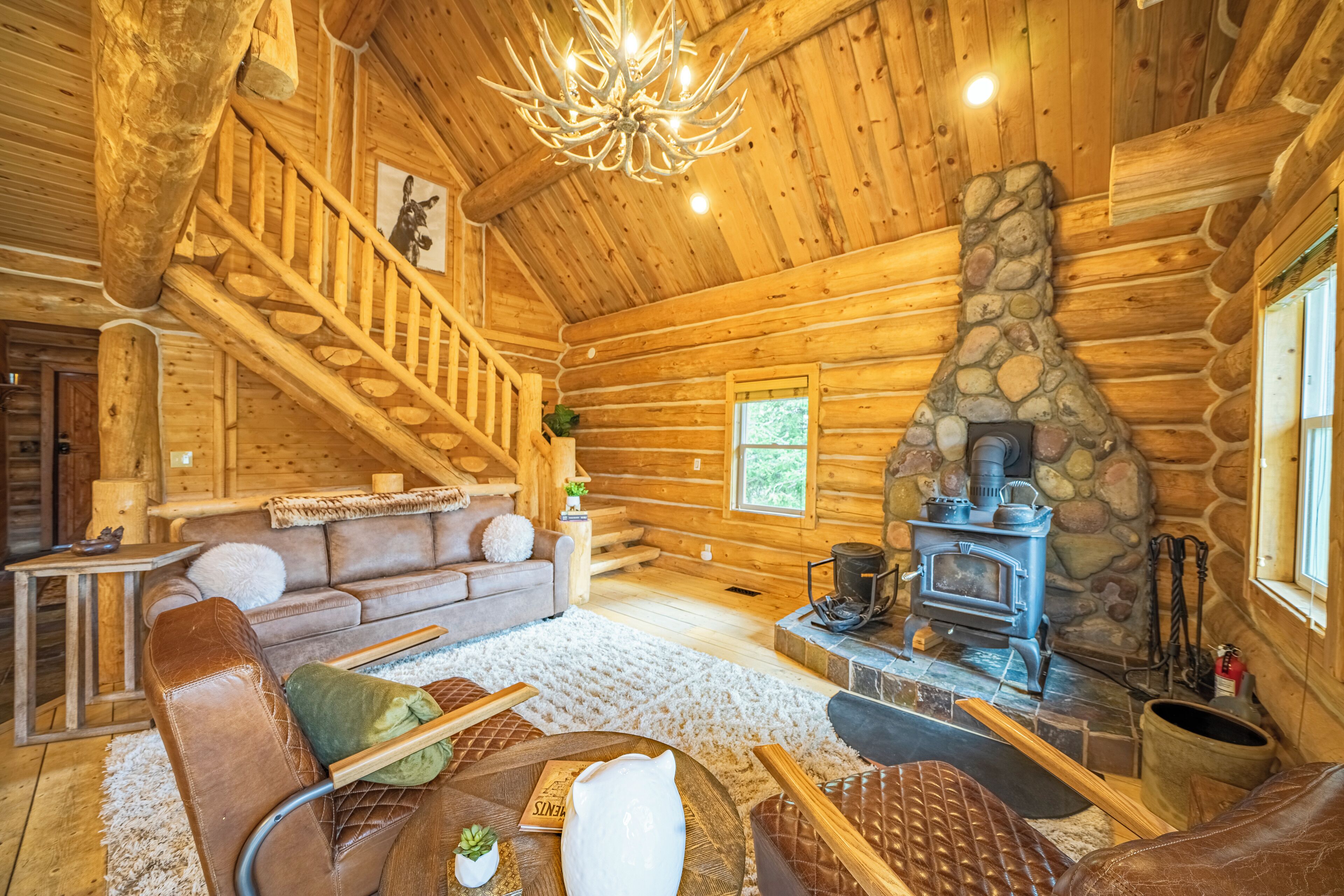 智能电视、壁炉、DVD 播放器、桌上足球