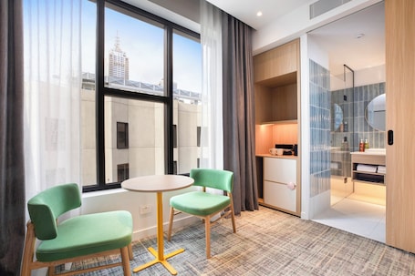 Standard Room, 1 King Bed, City View (High Floor) | 1 bedroom, desk, free cribs/infant beds, free WiFi