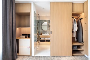 Habitación estándar, 1 cama de matrimonio grande, vistas a la ciudad (High Floor) | 1 dormitorio, escritorio, cunas gratuitas y wifi gratis