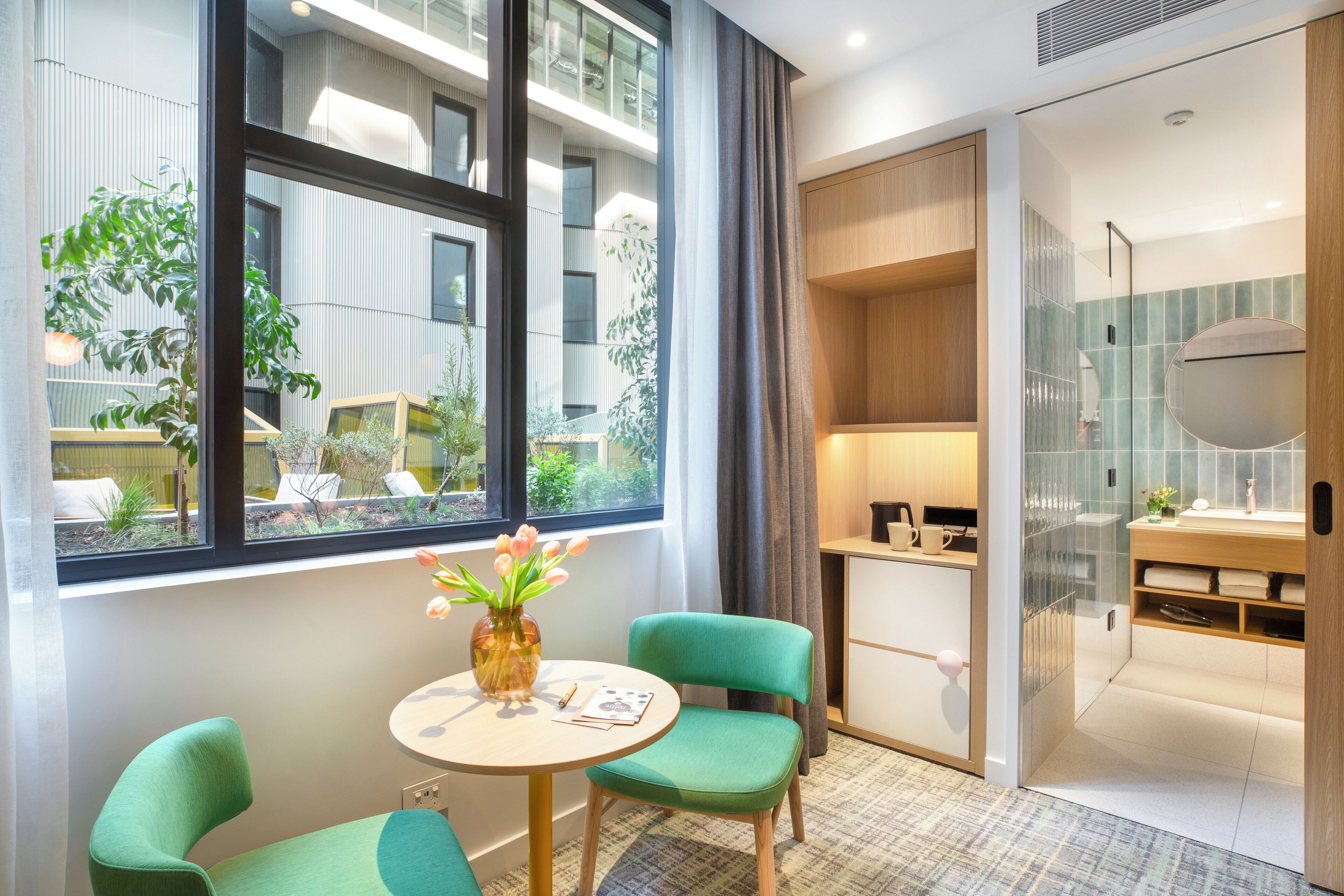 Standard-huone, 1 suuri parisänky, näköala pihalle | Ilmainen Wi-Fi, vuodevaatteet