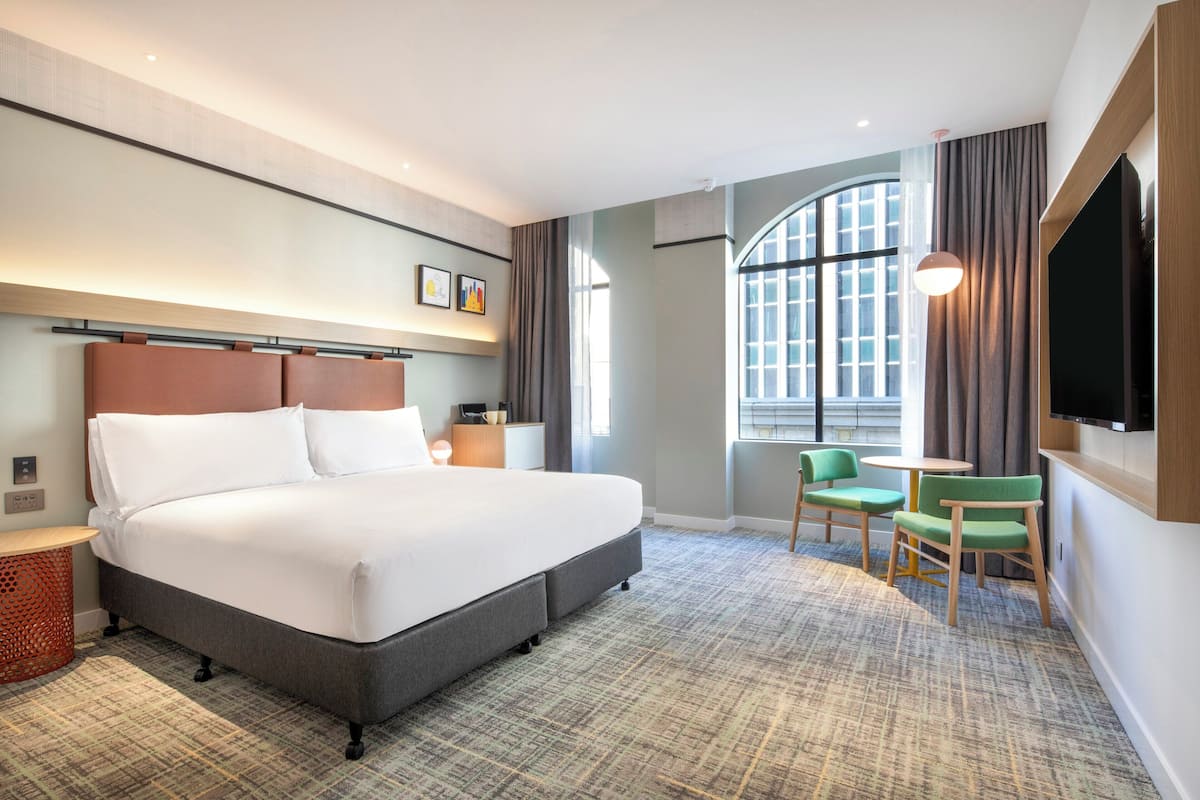 Standard Room, 1 King Bed, City View | 1 bedroom, desk, free cots/infant beds, free WiFi