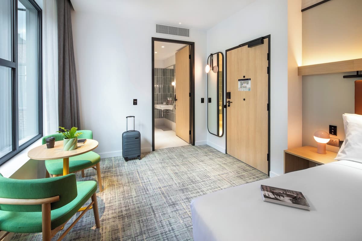 Standard Room, 1 King Bed (Accessible Walk-in Shower) | 1 bedroom, desk, free cots/infant beds, free WiFi