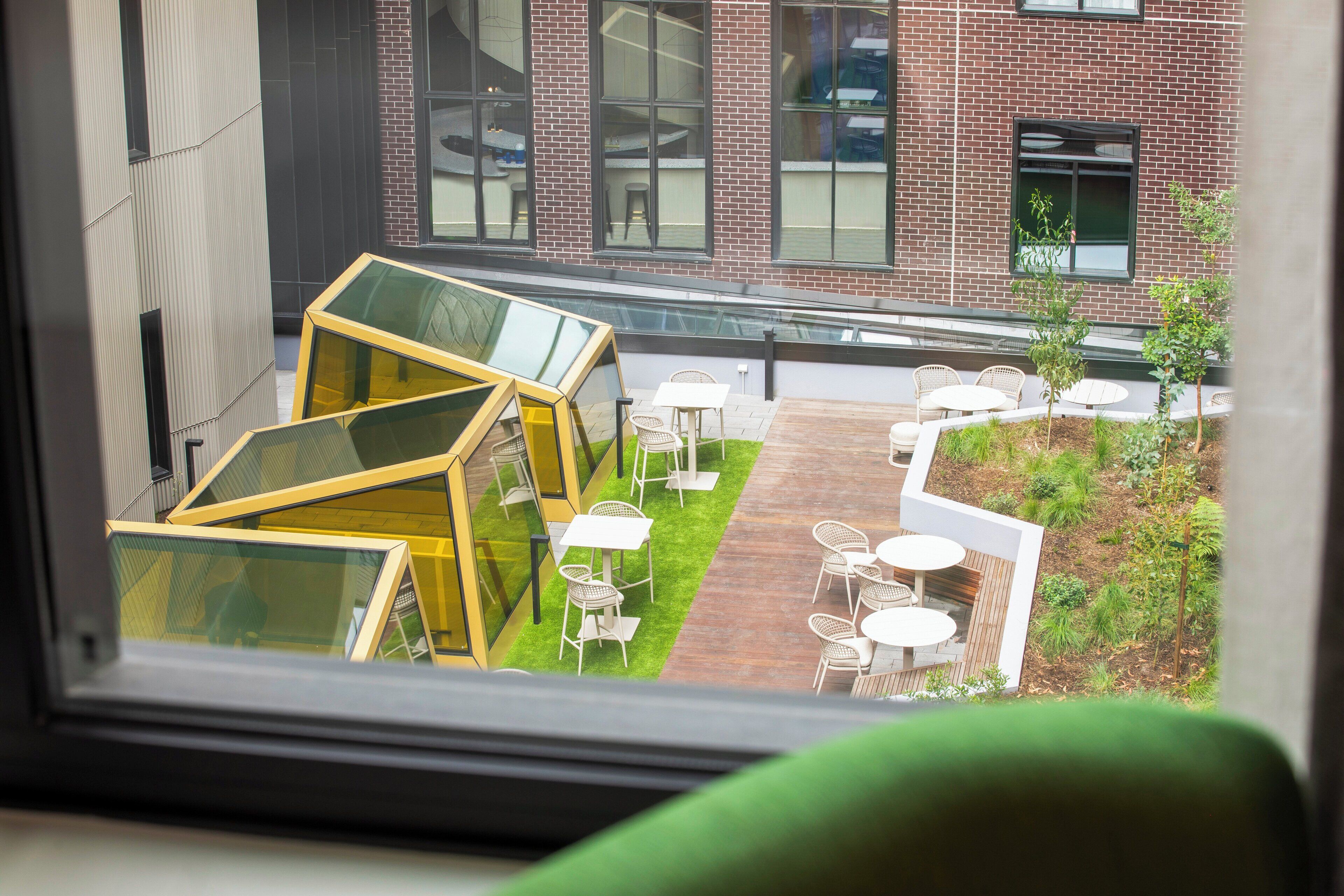 Quarto standard, 2 camas de casal, vista para o pátio | Wi-Fi de cortesia, roupa de cama