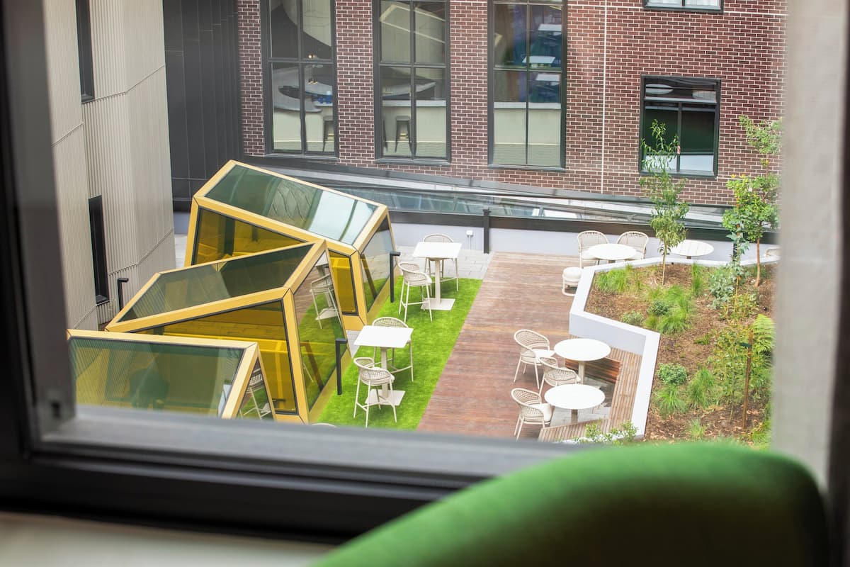 Quarto standard, 2 camas de casal, vista para o pátio | Wi-Fi de cortesia, roupa de cama