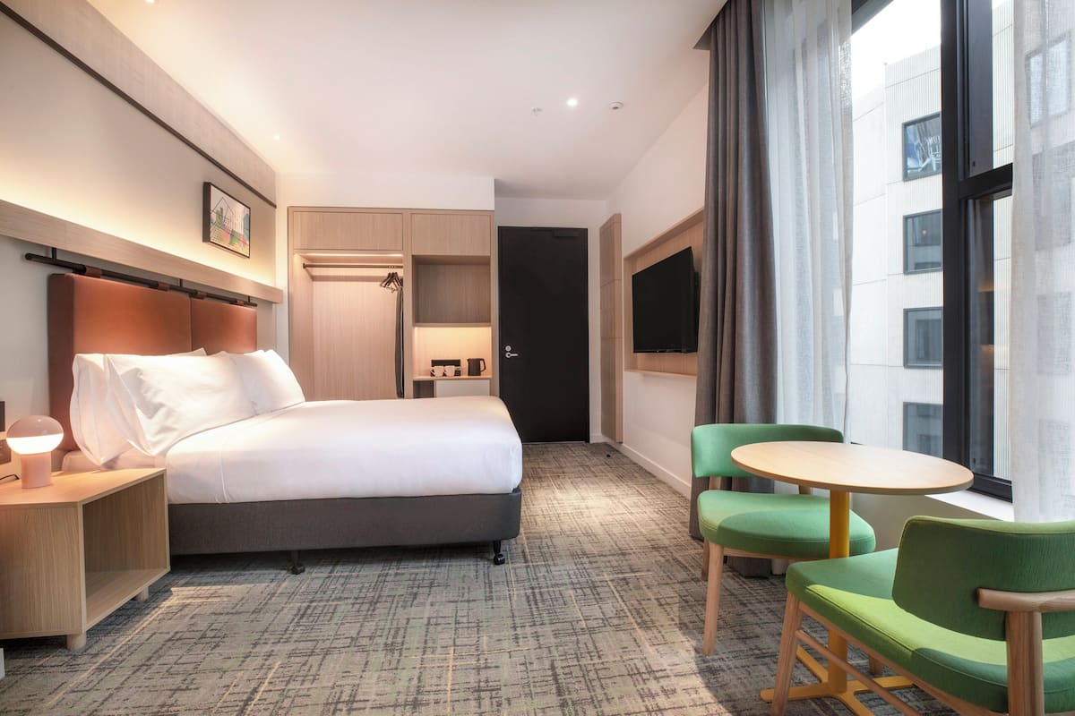 Standard Room, 1 King Bed, Accessible (Accessible Walk-in Shower) | Desk, free cribs/infant beds, free WiFi, bed sheets