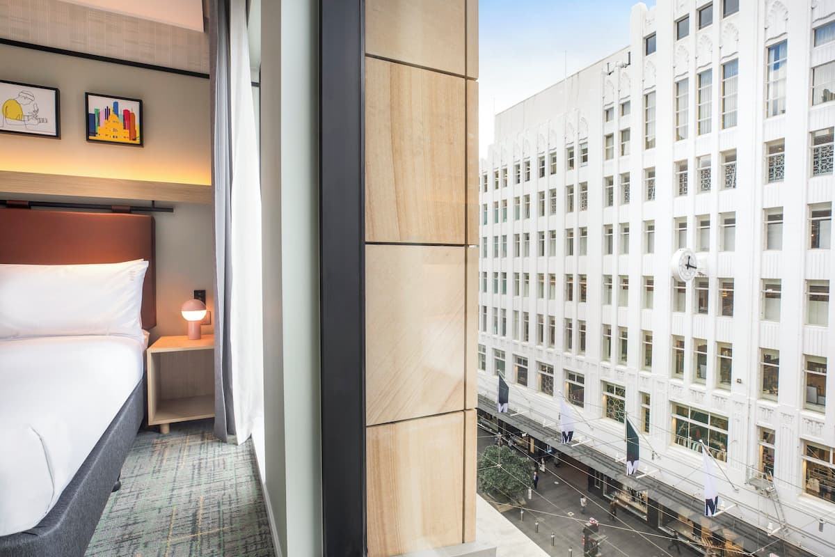 Standard Room, 1 King Bed, City View | Desk, free cribs/infant beds, free WiFi, bed sheets