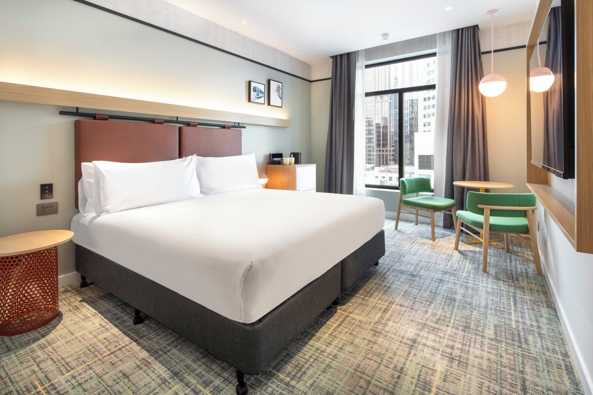 Standaard kamer, 1 kingsize bed, uitzicht op de stad | Geluiddichte muren, gratis wifi, beddengoed