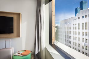 Suite, 1 letto king, vista città | 1 camera, una scrivania, culle/letti per bambini (gratuiti)