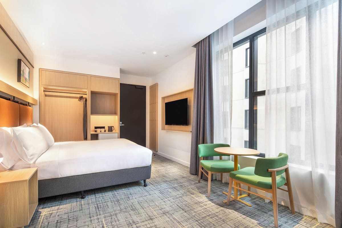 Standard Room, 1 King Bed, Accessible (Accessible Walk-in Shower) | Desk, free cribs/infant beds, free WiFi, bed sheets