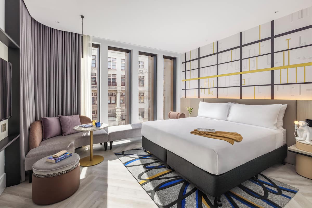 Standard Room, 1 King Bed, City View | Minibar, free cribs/infant beds, free WiFi, bed sheets