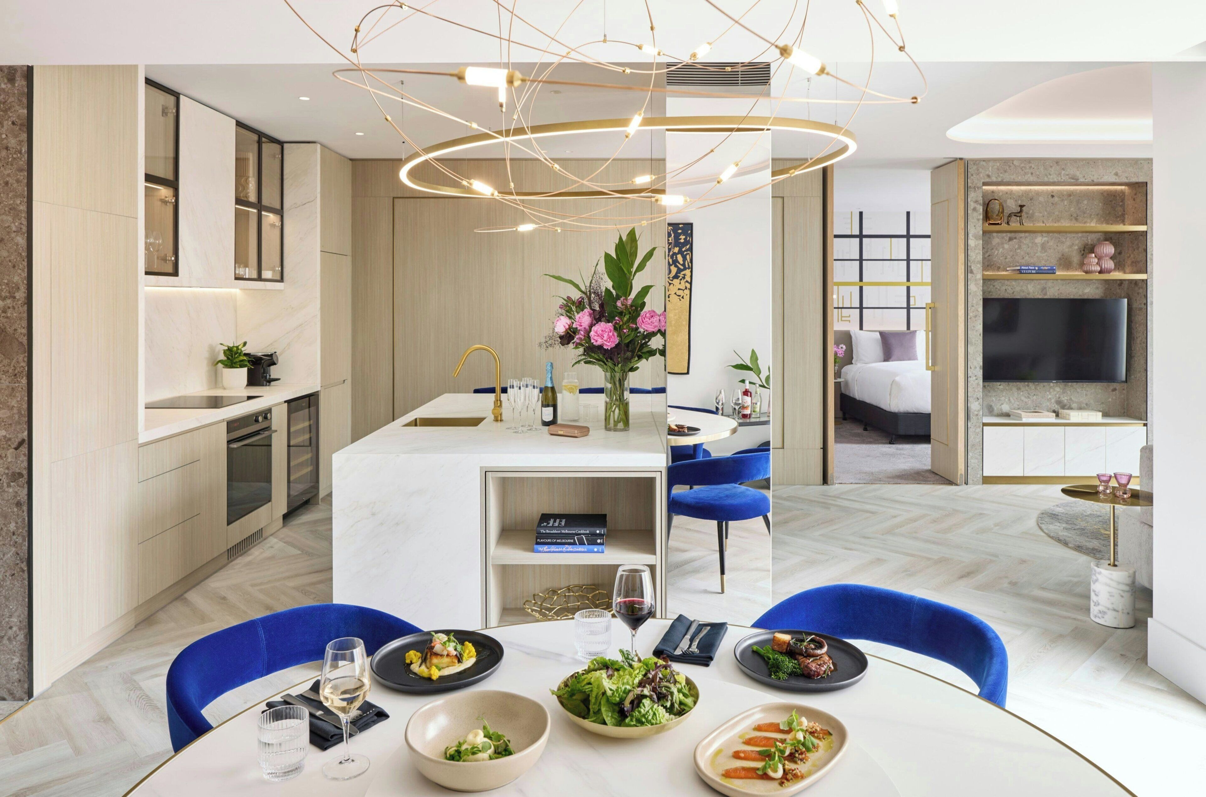 Minibar, cunas gratuitas, wifi gratis y ropa de cama 