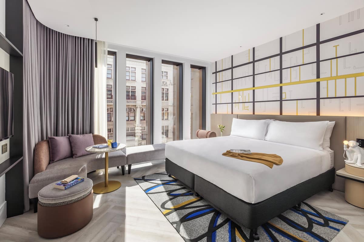 Standard Room, 1 King Bed, City View | 1 bedroom, minibar, free cribs/infant beds, free WiFi
