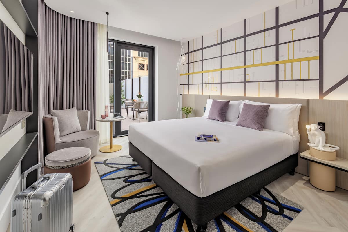 Standard Room, 1 King Bed, Balcony, City View | Minibar, free cribs/infant beds, free WiFi, bed sheets
