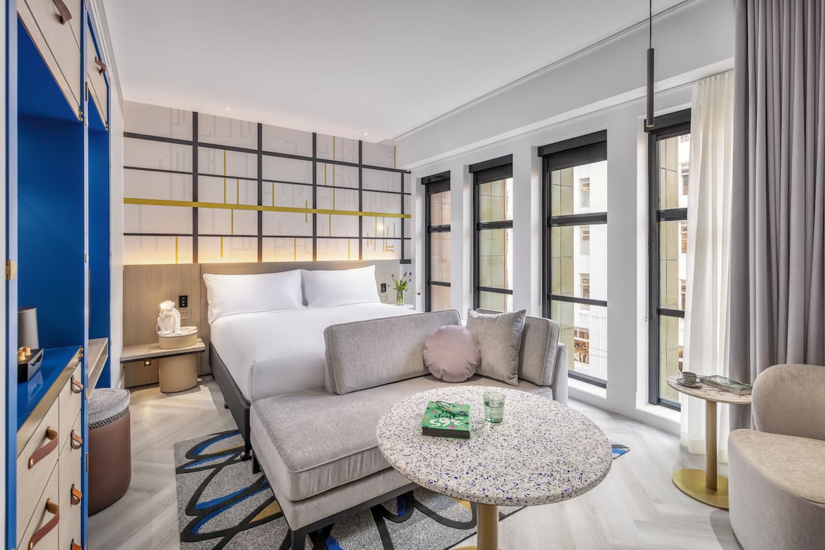 Premium Room, 1 King Bed, City View | Minibar, free cribs/infant beds, free WiFi, bed sheets
