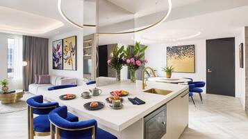 Suite, 1 Bedroom, City View (High Floor)