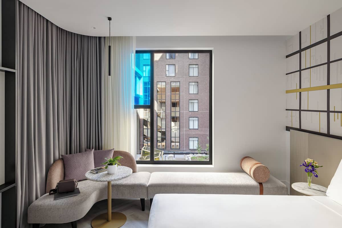 Standard Room, 1 King Bed, Courtyard View | 1 bedroom, minibar, free cribs/infant beds, free WiFi